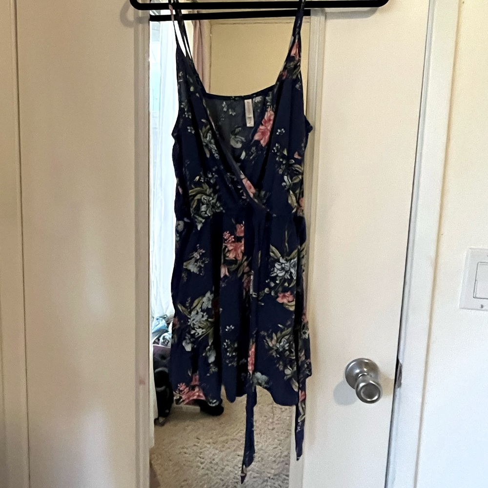 Floral print romper w/ adjustable spaghetti straps